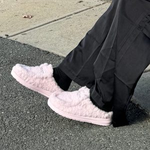 241118_PinkSlipperReplen_Onsite_AltPDP_900x900_40764d75-0f29-4b94-9758-5b2499842d47.jpg